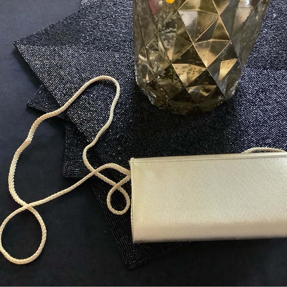 NWOT  Gold Clutch Cord Convertible from Shoulder to Arm - Picture 4 of 5